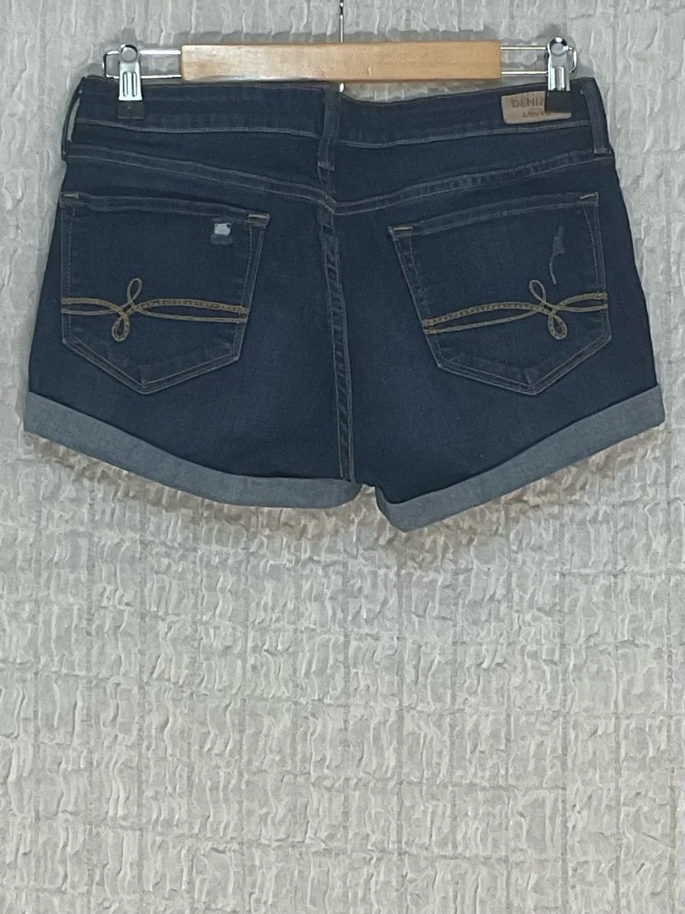 Denizen From Levi’s Women’s Low Rise Shortie Denim Shorts Size 11 W30 Distressed
